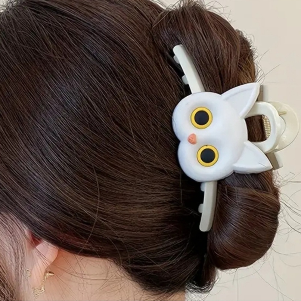 WHITE Cat Hair Clip ACRYLIC Hair Claw